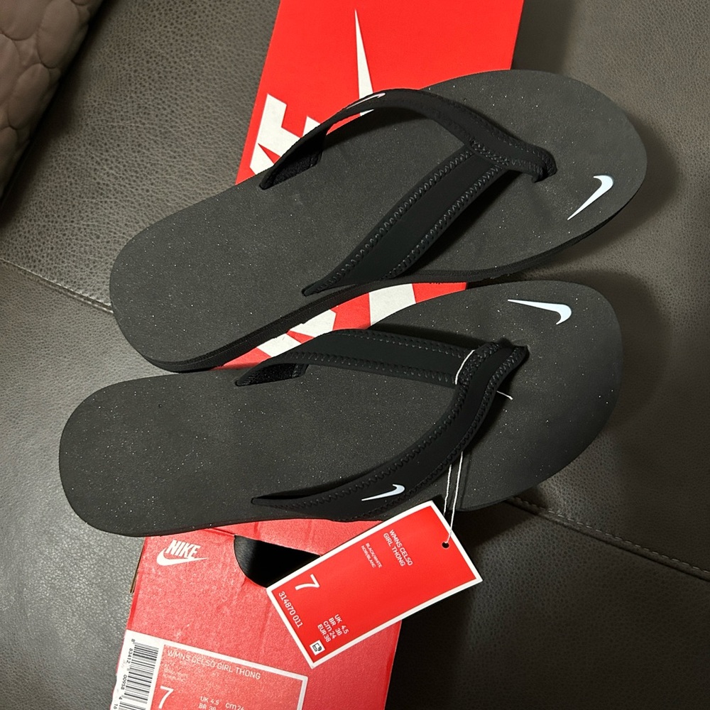 Nike Celso thong sandals women size 7